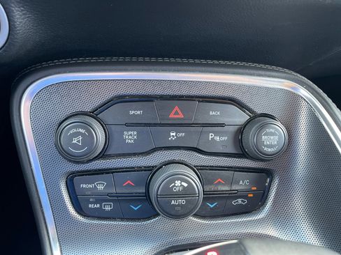 Used 2015 Dodge Challenger SXT Plus w/ Driver Convenience Group RWD image 21