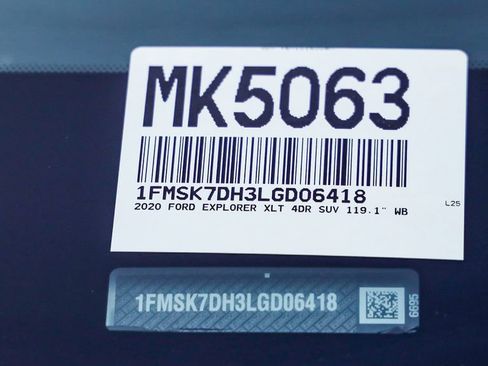 Used 2020 Ford Explorer XLT image 28