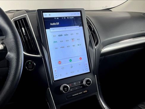 Used 2024 Ford Edge Titanium image 9