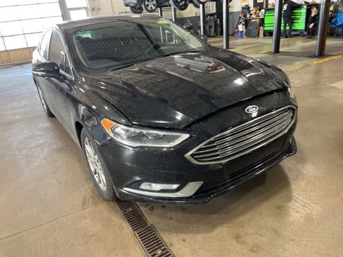 Used 2017 Ford Fusion SE w/ Fusion SE Technology Package image 20