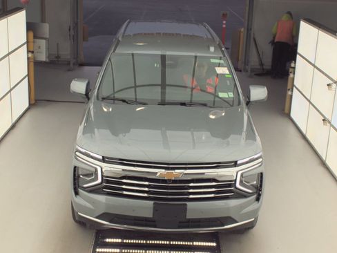 Used 2025 Chevrolet Tahoe LT AWD/4WD image 2