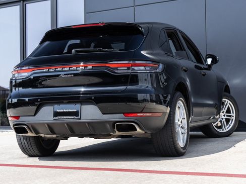Certified 2021 Porsche Macan image 11