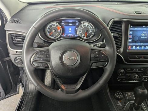 Used 2022 Jeep Cherokee Trailhawk image 14