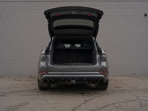 Certified 2020 Porsche Cayenne Turbo AWD/4WD image 14