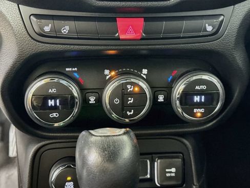 Used 2016 Jeep Renegade Limited AWD/4WD image 18