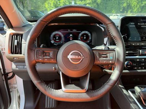 Used 2025 Nissan Pathfinder Platinum AWD/4WD image 15