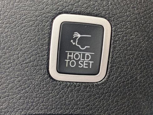 Certified 2024 Jeep Wagoneer Series II image 14