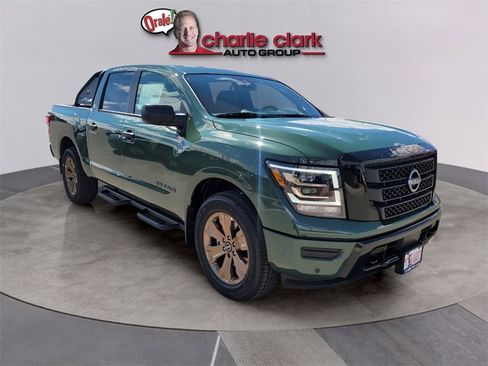 Used 2024 Nissan Titan SV w/ SV Bronze Edition Package image 9