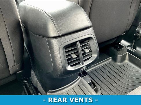 Used 2020 Jeep Cherokee Latitude w/ Cold Weather Group FWD image 10