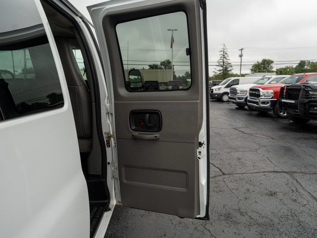 Used 2018 Chevrolet Express 3500 LT w/ LT Preferred Equipment Group RWD image 27