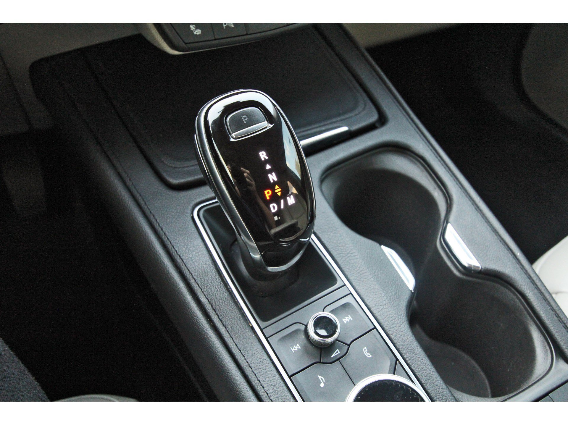 Used 2022 Cadillac XT4 Luxury w/ Cold Weather Package FWD image 30