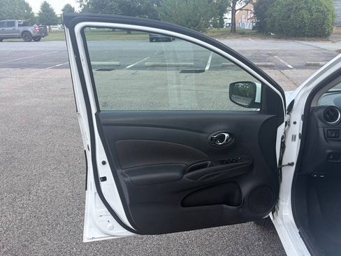 Used 2017 Nissan Versa SV FWD image 12