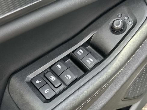 Used 2024 Jeep Grand Cherokee Altitude AWD/4WD image 10