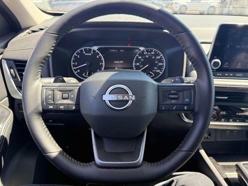 Certified 2025 Nissan Rogue SV image 16