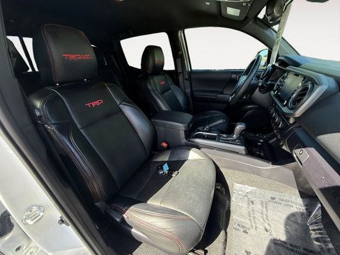 Used 2021 Toyota Tacoma TRD Off-Road w/ Technology Package AWD/4WD image 19