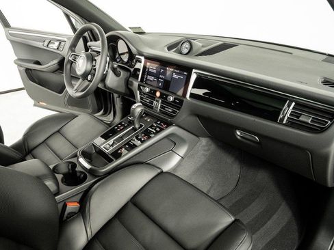 Used 2026 Porsche Macan AWD/4WD image 25