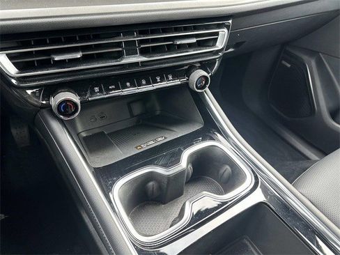 Used 2025 Chevrolet Traverse LT w/ Enhanced Driving Package image 25