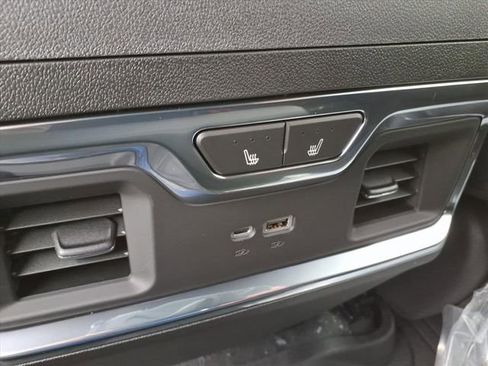 New 2026 GMC Sierra 2500 SLT w/ SLT Convenience Package image 17