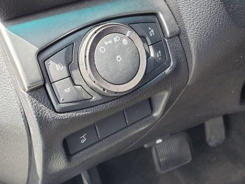 Used 2018 Ford Explorer XLT w/ Equipment Group 202A FWD image 10