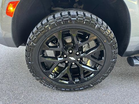 Used 2022 Chevrolet Suburban Z71 w/ Luxury Package AWD/4WD image 58