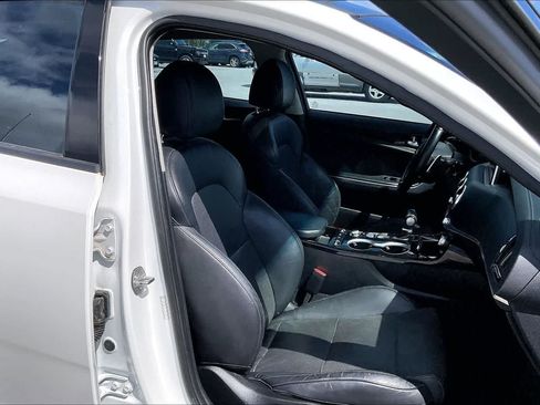 Used 2018 Kia Stinger Premium RWD image 13