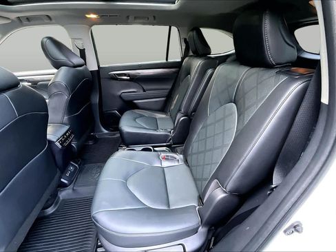 Used 2023 Toyota Highlander Platinum AWD/4WD image 20