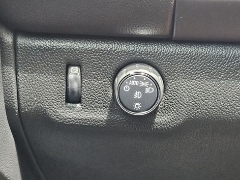 Used 2020 GMC Canyon SLE w/ Elevation Edition RWD image 21