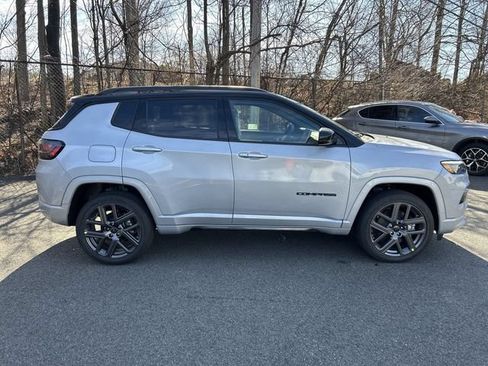 Used 2025 Jeep Compass Limited w/ High Altitude Package AWD/4WD image 9