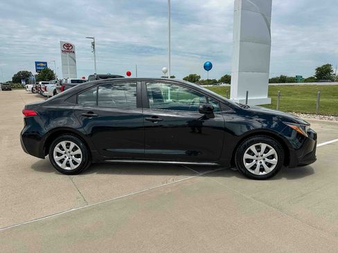 Used 2025 Toyota Corolla LE FWD image 2