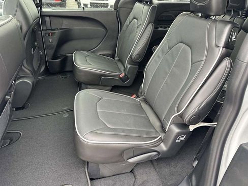 New 2026 Chrysler Pacifica Limited image 8
