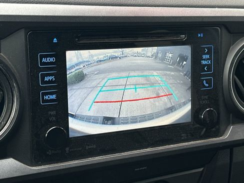 Used 2018 Toyota Tacoma TRD Sport w/ Technology Package image 18