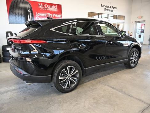 Used 2022 Toyota Venza LE AWD/4WD image 5