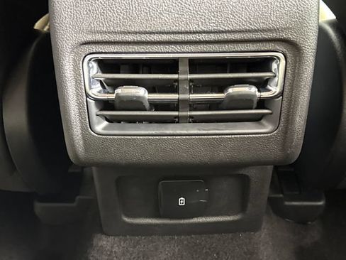 Used 2025 Lincoln Corsair AWD image 26