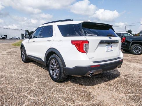 Certified 2023 Ford Explorer XLT w/ Equipment Group 202A RWD image 3