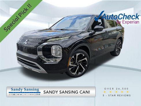 Used 2022 Mitsubishi Outlander SE image 1