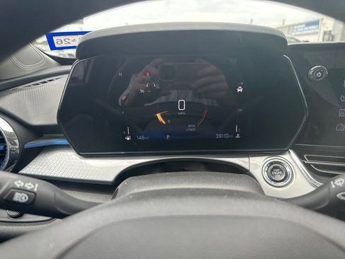 Used 2025 Chevrolet Trax LT FWD image 13