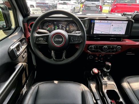 Used 2024 Jeep Wrangler Unlimited Sahara w/ Technology Group AWD/4WD image 17