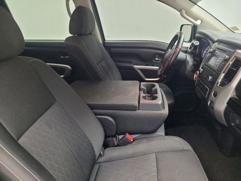 Used 2019 Nissan Titan SV RWD image 21