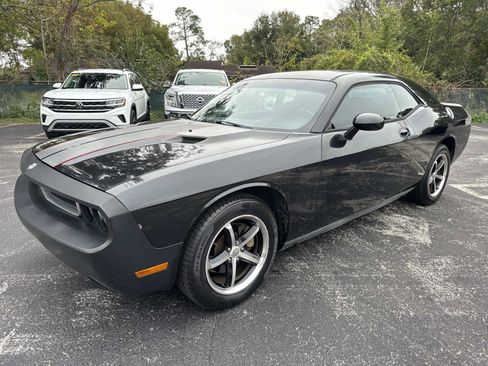 Used 2010 Dodge Challenger SE image 7