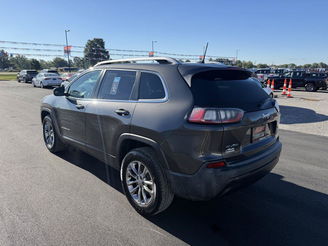 Used 2019 Jeep Cherokee Latitude Plus w/ Cold Weather Group AWD/4WD image 7