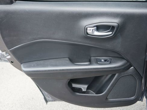 Used 2019 Jeep Compass Latitude AWD/4WD image 26