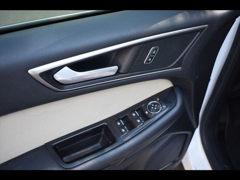 Used 2016 Ford Edge SEL FWD image 16
