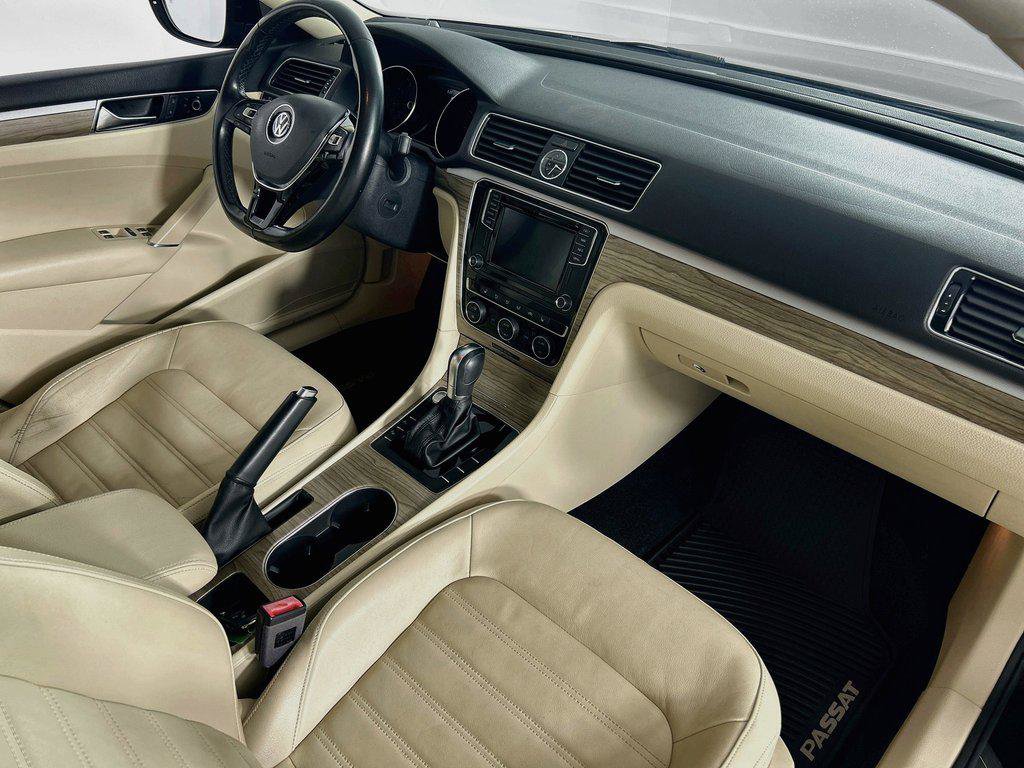 Used 2017 Volkswagen Passat 1.8T SEL Premium FWD image 30