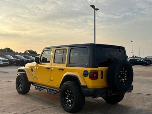 Used 2019 Jeep Wrangler Unlimited Sahara AWD/4WD image 13