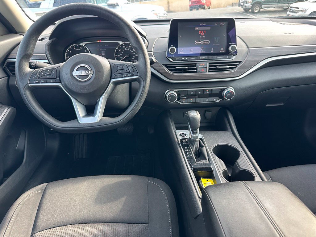 Used 2025 Nissan Altima 2.5 SV FWD image 4