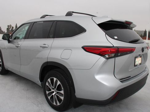 Certified 2022 Toyota Highlander XLE image 5