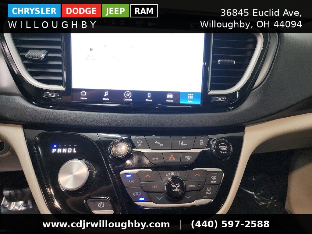 Used 2024 Chrysler Pacifica Touring-L FWD image 21