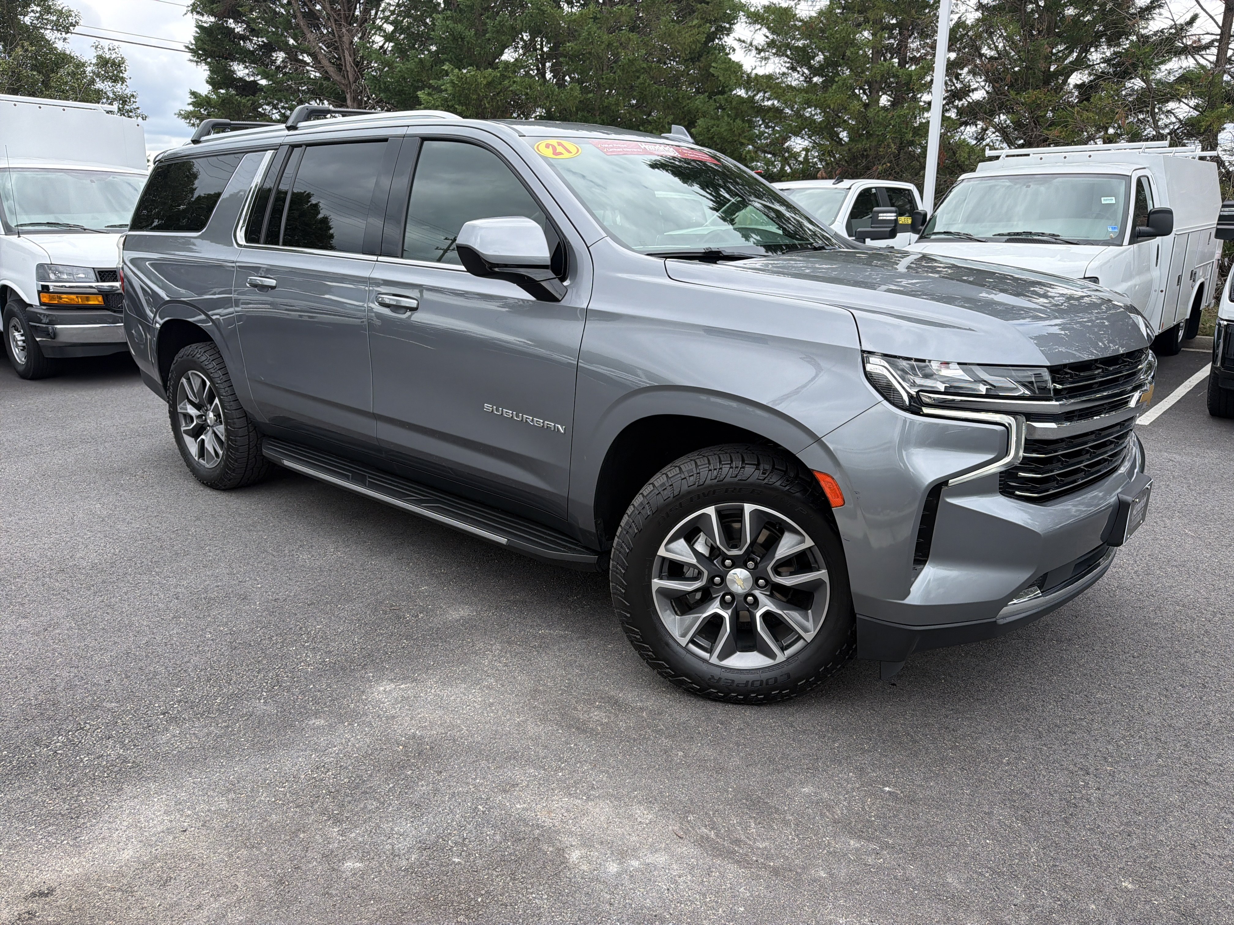 Used 2021 Chevrolet Suburban LT AWD/4WD image 2