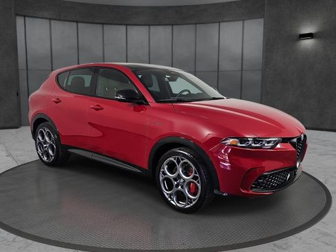 Used 2024 Alfa Romeo Tonale Veloce AWD/4WD image 3