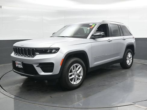 Used 2025 Jeep Grand Cherokee 4WD image 7